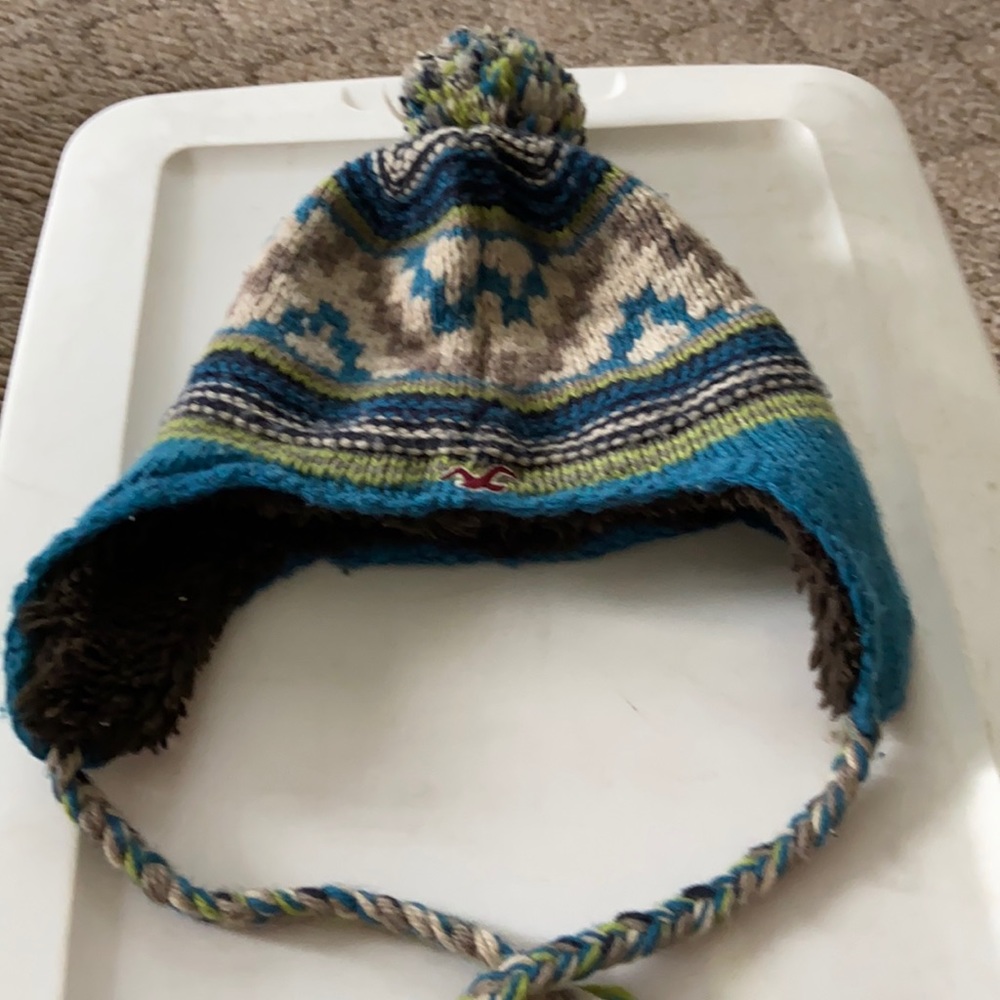 Fleece lined cap with ties